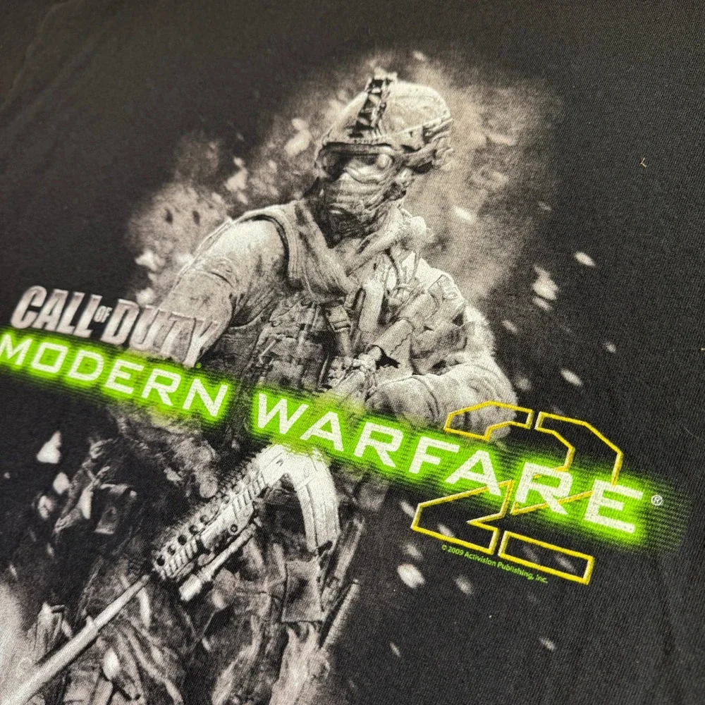 Call of Duty Men's Modern Warfare 2 Vintage Promo Graphic T-Shirt Black Size L